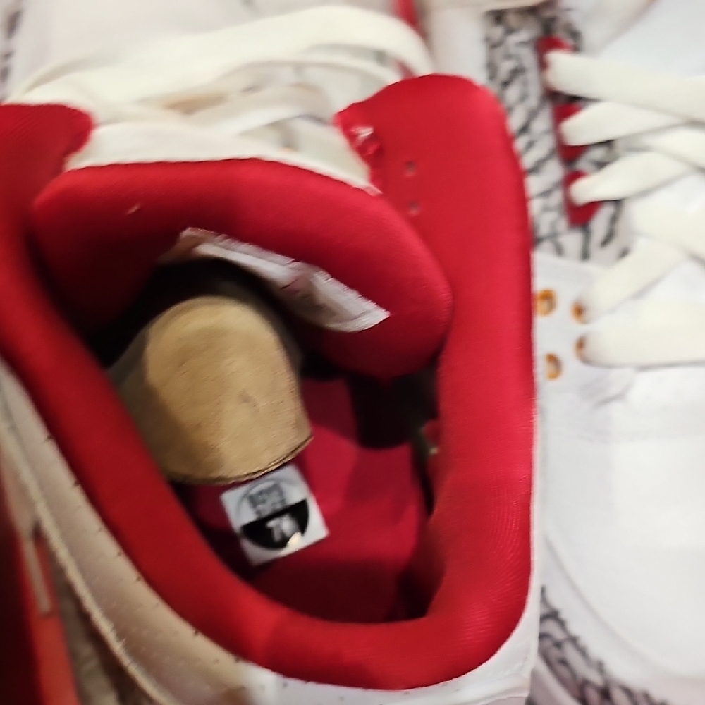 Mint Jordan 3 Red And White With Box Imperfection On Left Shoe (Jordan Logo) - Picture 4 of 9